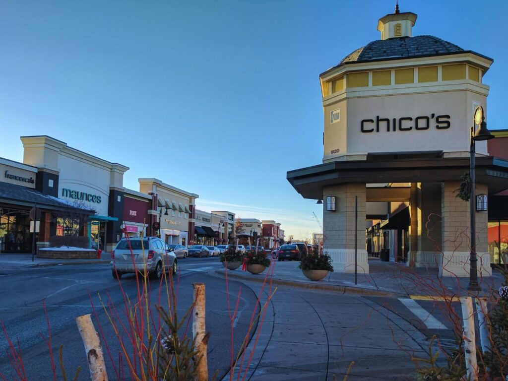 Woodbury Lakes Mall, Woodbury, MN